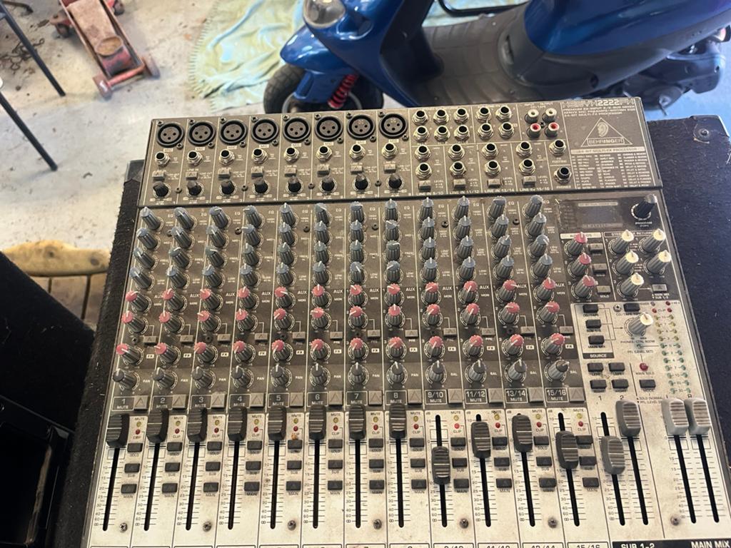 Speackers, versterkers, mengpaneel en rookmachienes, Muziek en Instrumenten, Mengpanelen, Ophalen of Verzenden, Zo goed als nieuw