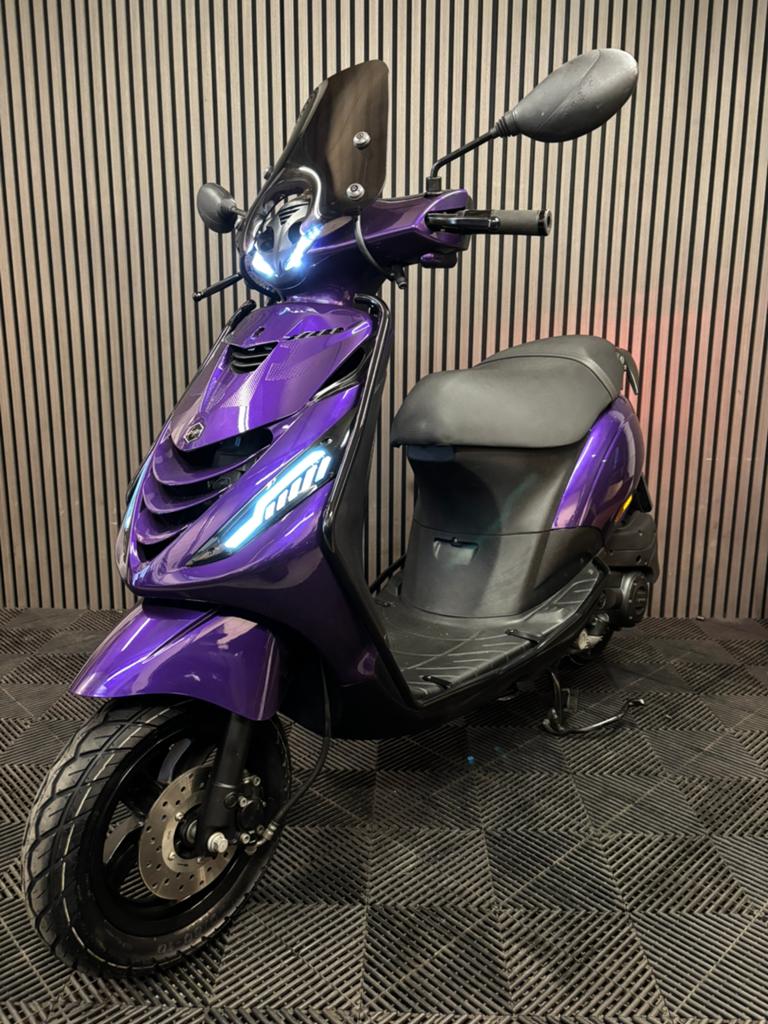 PIAGGIO ZIP 4T 3V BROM 2020 FULL OPTION CANDY PAARS, Fietsen en Brommers, Scooters | Piaggio, Zo goed als nieuw, Zip, Maximaal 45 km/u