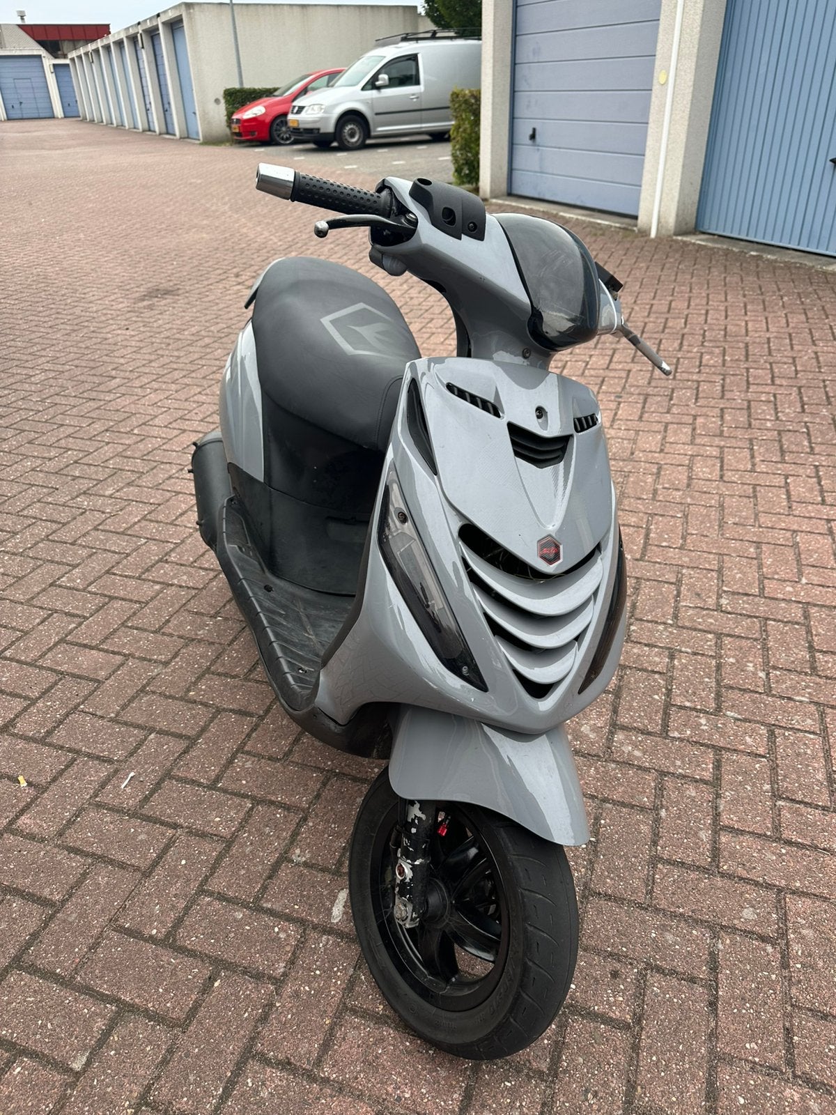 Piaggio zip 125cc brom (WAARDEPEILING), Fietsen en Brommers, Scooters | Piaggio, Zo goed als nieuw, Zip, Benzine, Ophalen
