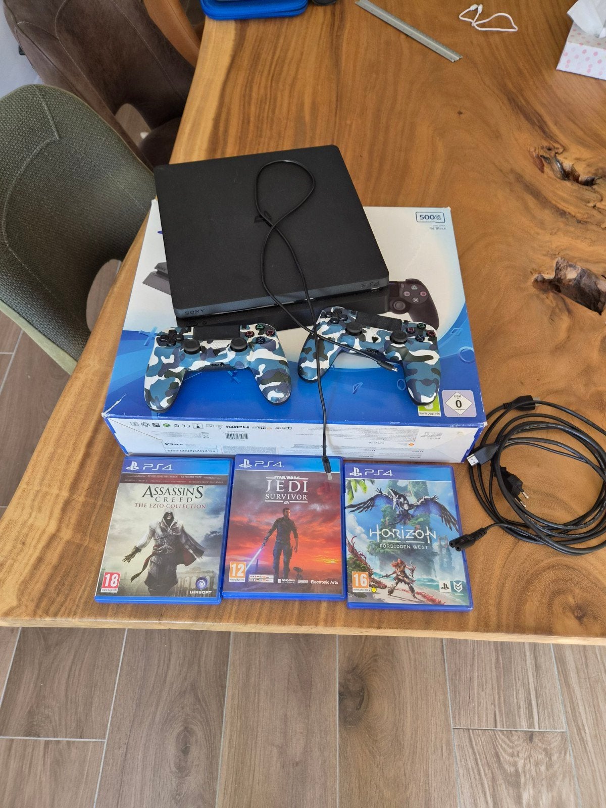 PS4 Slim 500GB met 2 controllers en 3 games, Ophalen, 500 GB, Met 2 controllers, Zo goed als nieuw