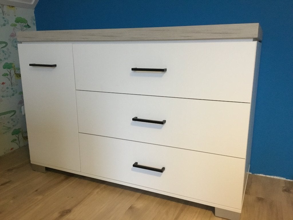 Ledikant en commode, Ophalen, Zo goed als nieuw, Jongetje of Meisje