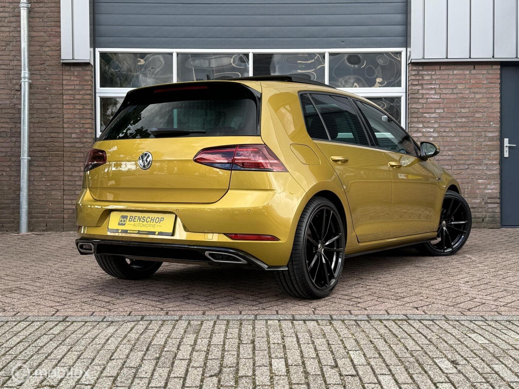 Volkswagen Golf 1.4 TSI R-Line Panodak Navi Carplay Virtual, Auto's, 125 pk, Zwart, 4 cilinders, Alcantara