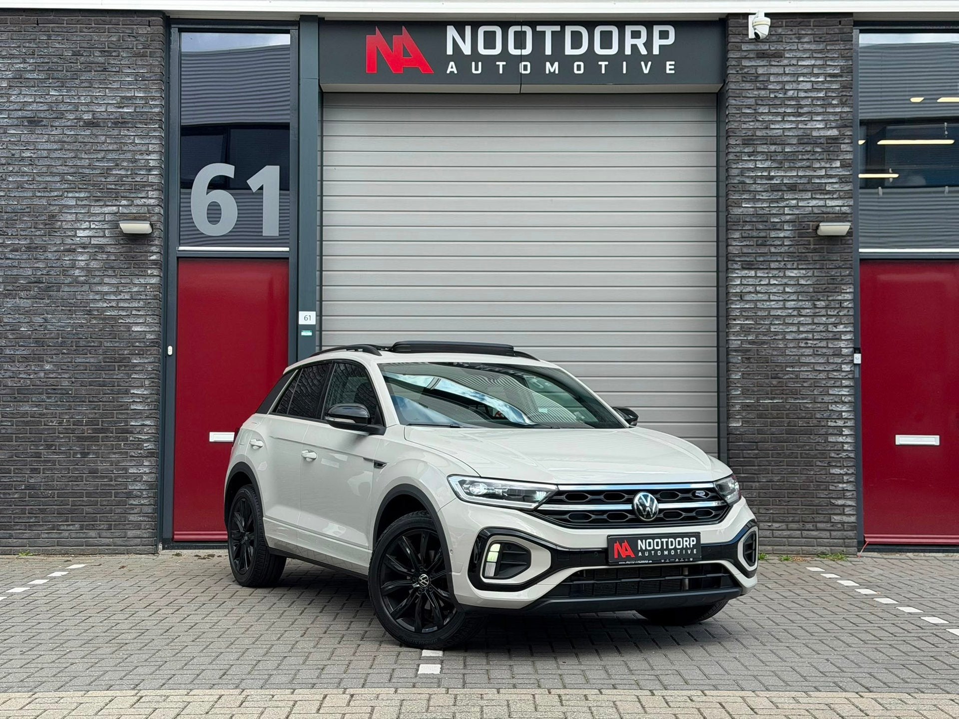 Foto 4 van Volkswagen T-ROC 1.5 TSI 3xR-Line Pano/IQ/Keyless/Camera/BTW