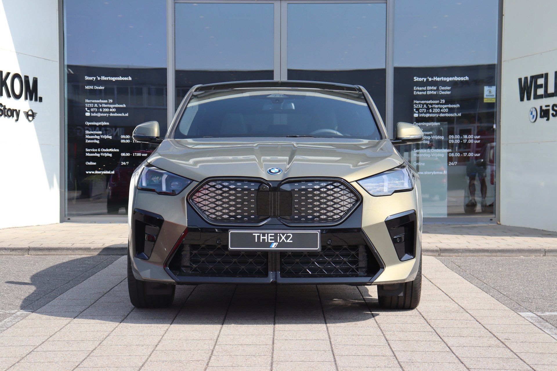 BMW iX2 eDrive20 M Sport / Panoramadak / Trekhaak / Sportsto, Auto's, BMW, Dealer onderhouden, IX2, Zwart, Leder