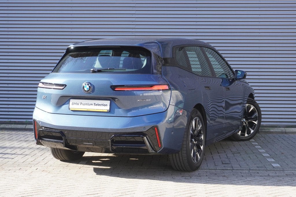 BMW iX xDrive60 M Sportpakket Pro | Comfort Pack | Glazen pa, Auto's, BMW, Automaat, Cruise Control, Stof, Gebruikt