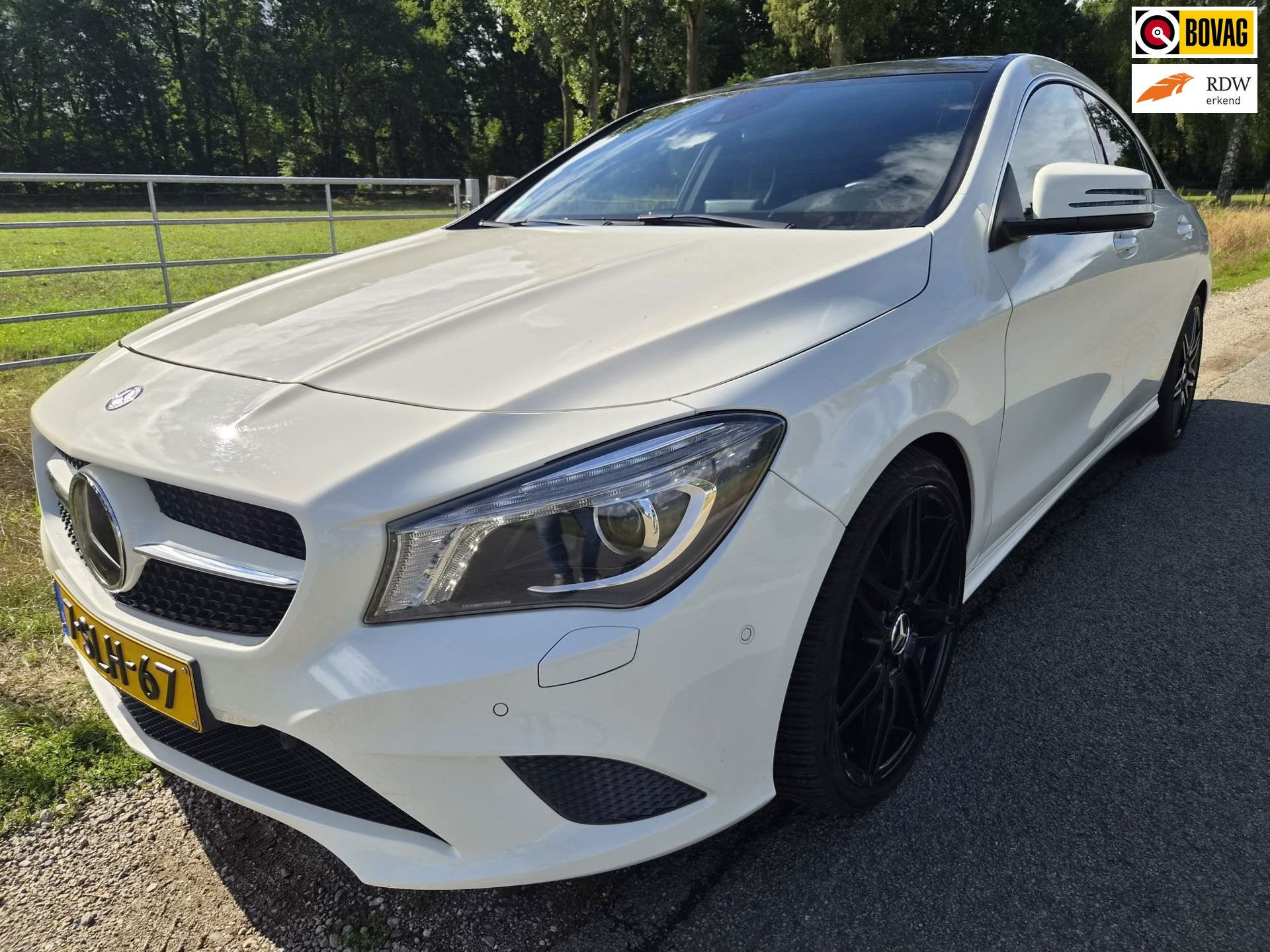 Mercedes-Benz CLA-klasse 200 Edition 1 trekhaak! prachtstaat, Auto's, Gebruikt, 715 kg, Leder en Stof, Wit