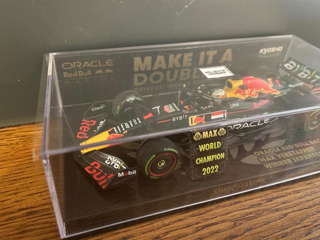 Minichamps 1:43 RB18 GP Japan 2022 Winner & World Champion, Hobby en Vrije tijd, Modelauto's | 1:43, Ophalen of Verzenden, Nieuw