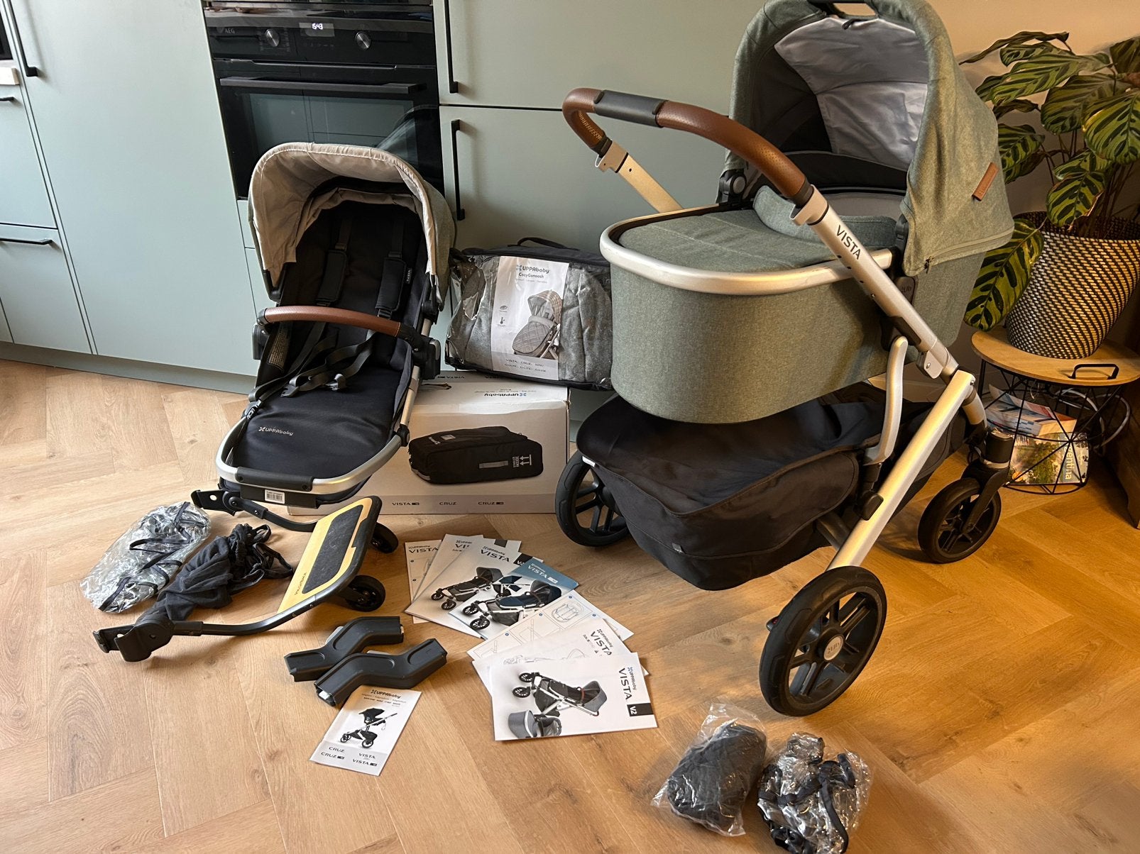UPPAbaby VISTA V2 Stroller + Lots of Extras!, Kinderen en Baby's, Gebruikt, Met reiswieg, Ophalen, Kinderwagen