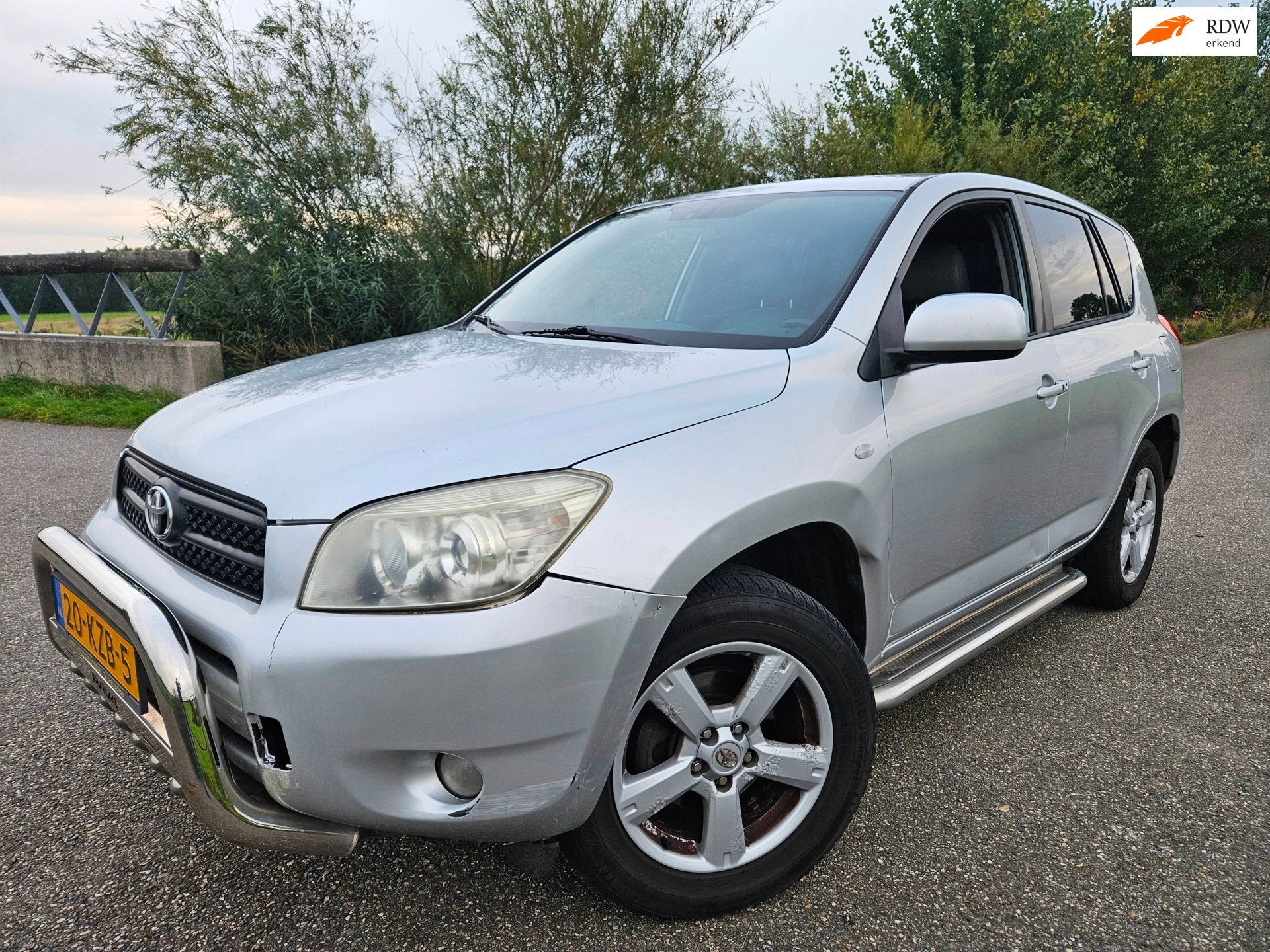 Toyota RAV4 2.0 VVTi Executive/ automaat/ leder/ climatronic, Auto's, Automaat, 1998 cc, Gebruikt, Beige