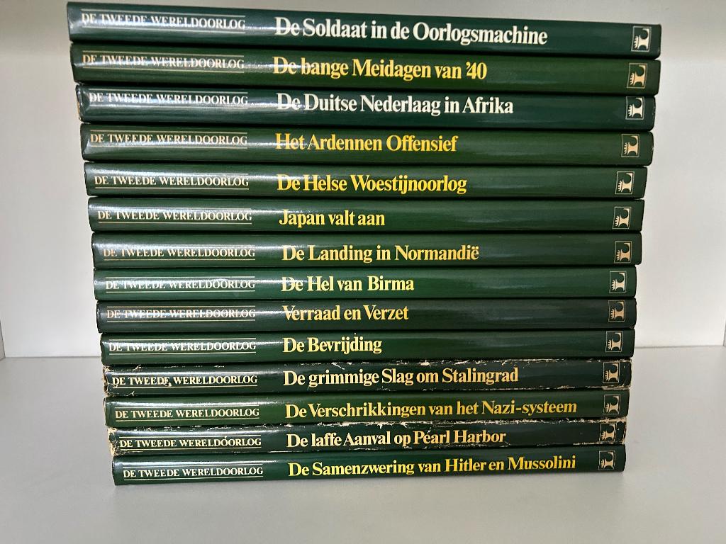 14 boeken over de tweede wereldoorlog, Verzamelen, Ophalen, Overige soorten, Overige gebieden, Boek of Tijdschrift