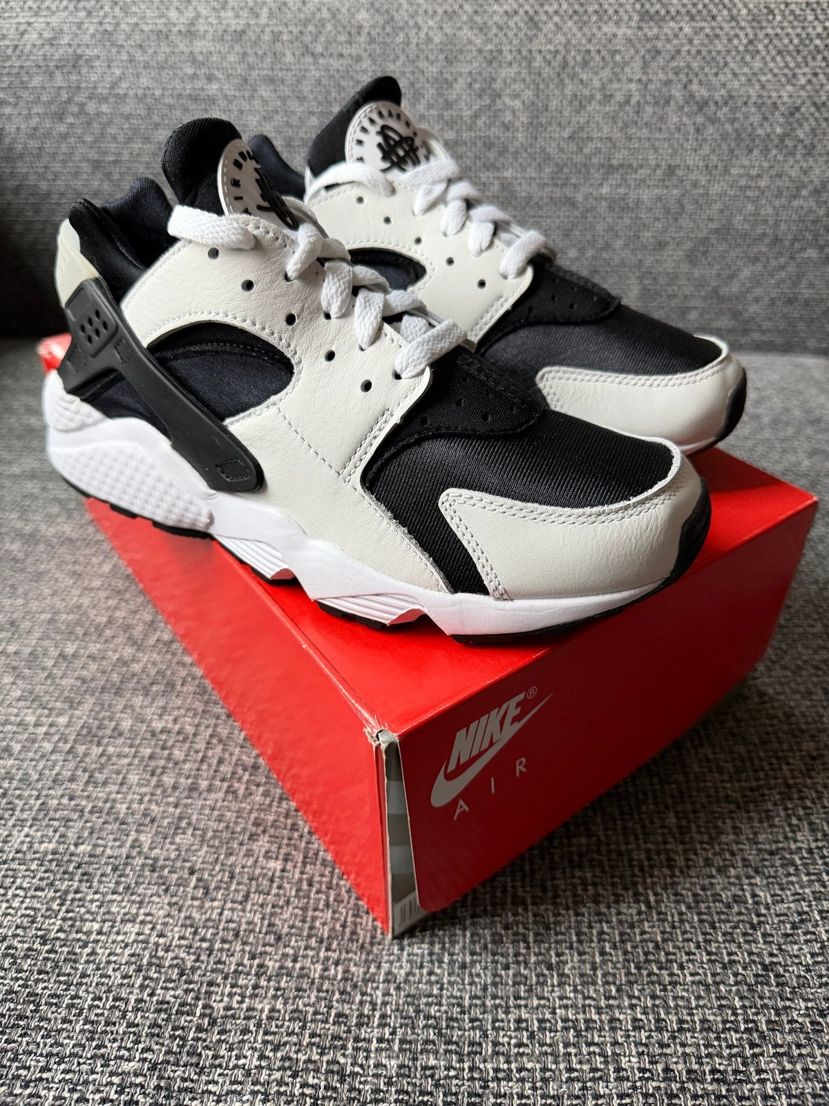 Nike Air Huarache - Nieuw in doos - Maat 40 (US 7), Zwart, Nieuw, Ophalen of Verzenden, Sneakers of Gympen
