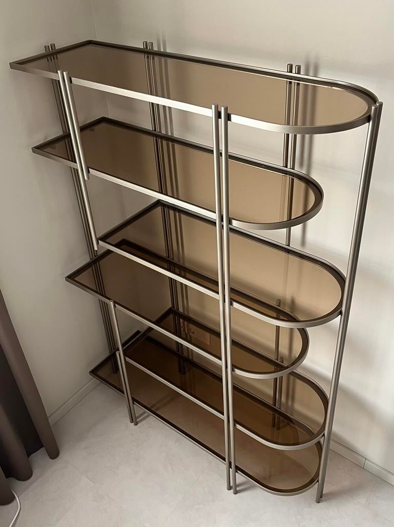 Design stellingkast Blush – metalen & rookglas | Villa Arena, Huis en Inrichting, Ophalen, Zo goed als nieuw