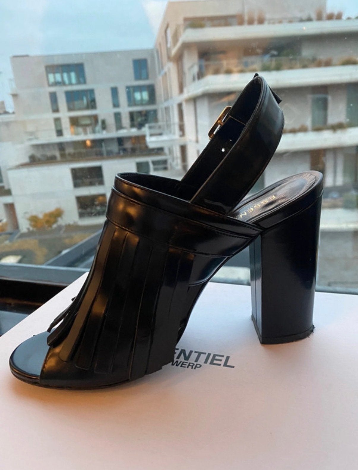 Essentiel Antwerpen Zwarte Sandalen met Hak en Franjes, Verzenden, Zo goed als nieuw, Zwart, Sandalen of Muiltjes