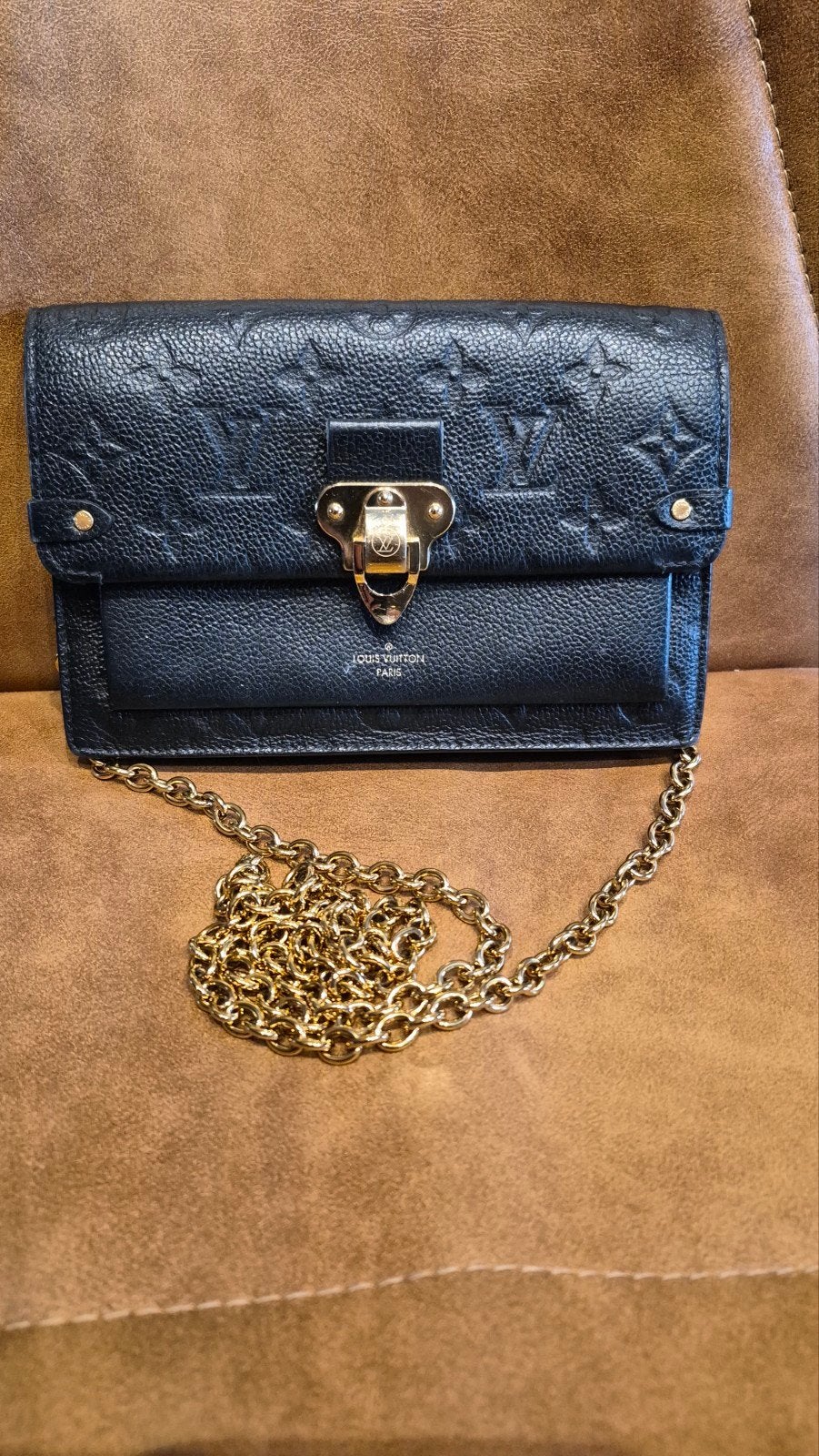 Louis Vuitton Pochette vavin Zwart Leer Goudkleurige Hardwa, Sieraden, Tassen en Uiterlijk, Ophalen of Verzenden, Zo goed als nieuw