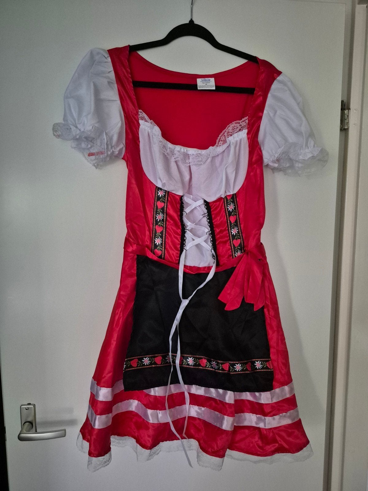 Dirndl jurk rood met schort en kousen - Nooit gedragen!, Maat 38/40 (M), Nieuw, Ophalen of Verzenden, Overige thema's