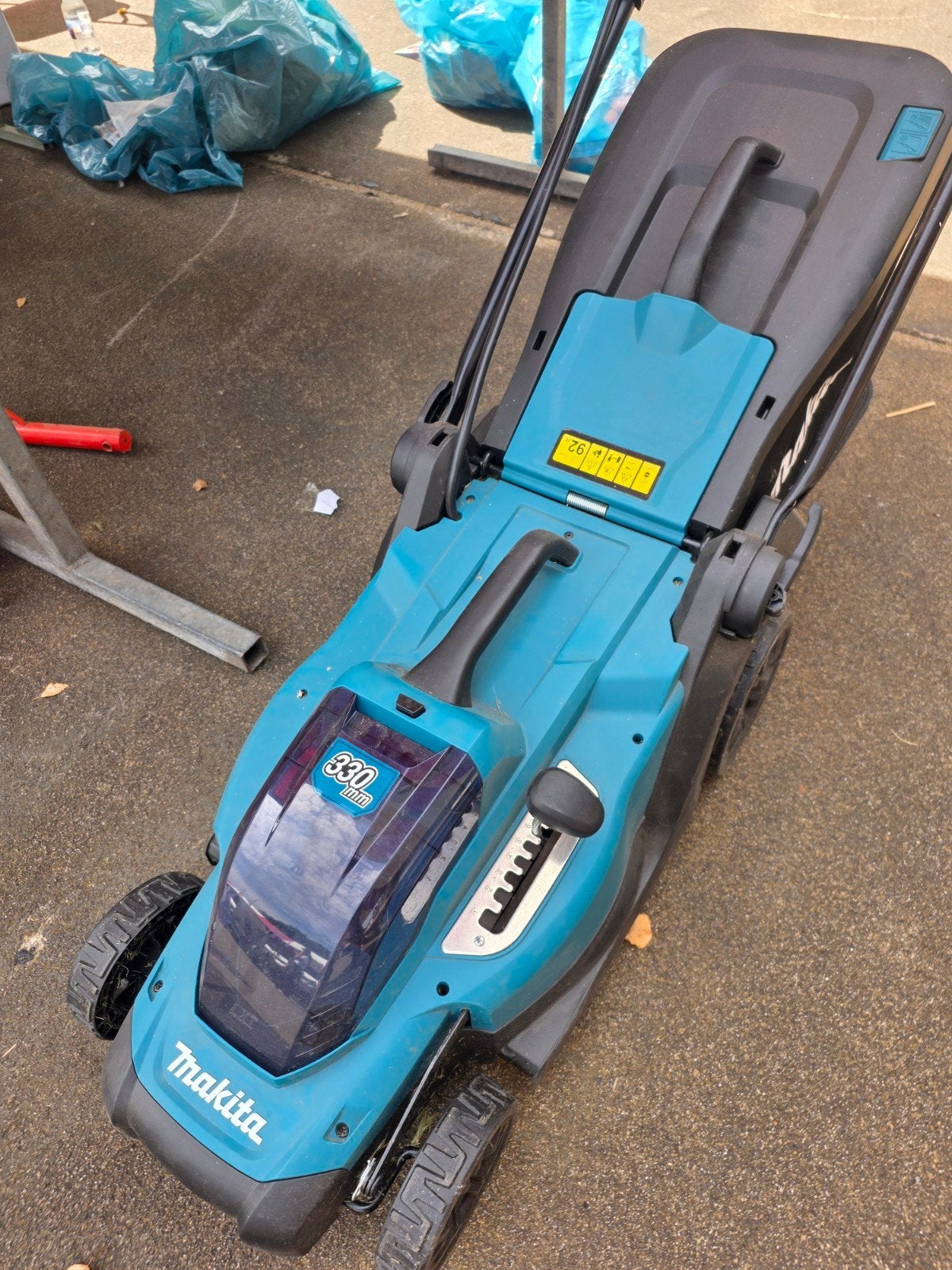 Makita Accu Grasmaaier 330mm - Zo goed als nieuw, Cirkelmaaier, Accu-grasmaaier, Ophalen of Verzenden, Zo goed als nieuw