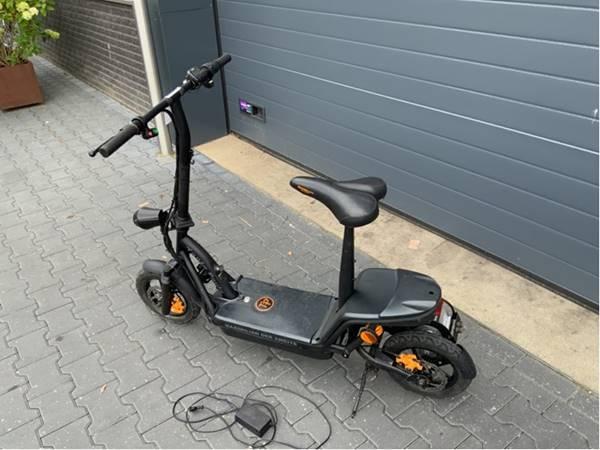 Gezocht !!!Tante Paula Maximiliaan 2 Zonder Kenteken Gezocht, Fietsen en Brommers, Ophalen, Gebruikt, Elektrische step (E-scooter)