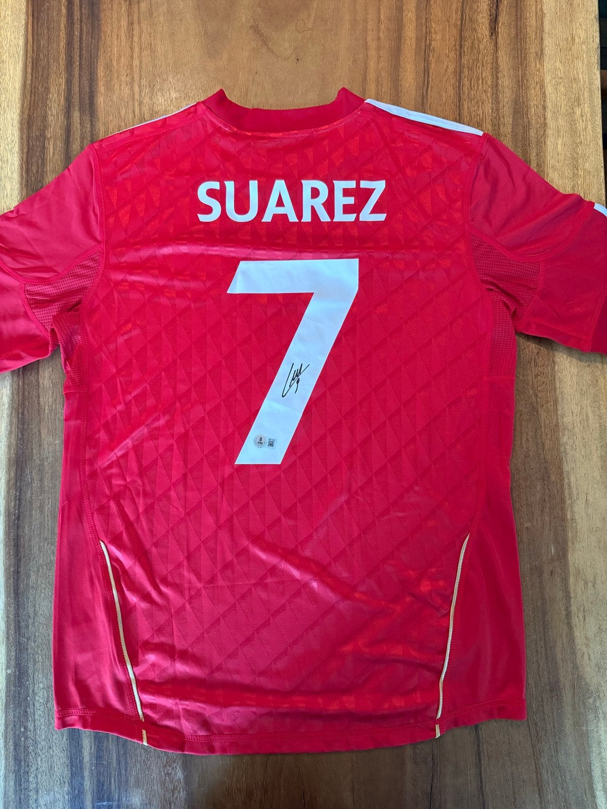 Gesigneerd Liverpool Thuisshirt Suarez #7 - Beckett COA, Verzamelen, Ophalen of Verzenden, Nieuw, Buitenlandse clubs, Shirt