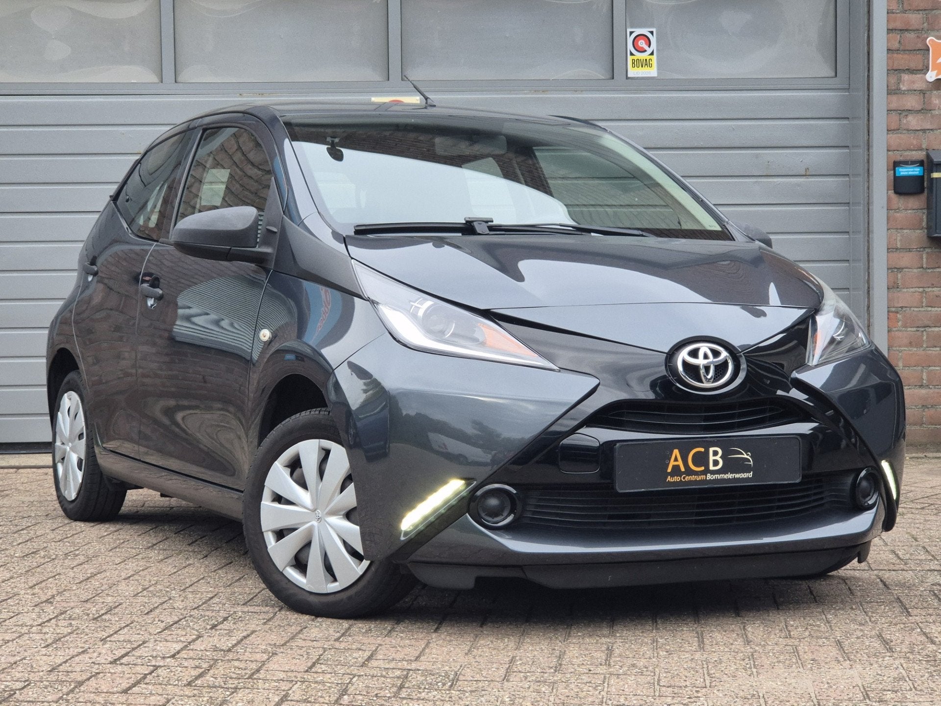 Toyota Aygo 1.0 VVT-i x-fun / Airco (bj 2017), Auto's, Voorwielaandrijving, Stof, Gebruikt, Euro 6