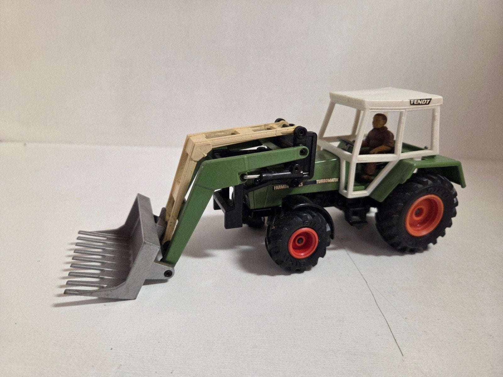 Siku Fendt 310 met voorlader 1:32, SIKU, ., Tractor of Landbouw, Ophalen of Verzenden