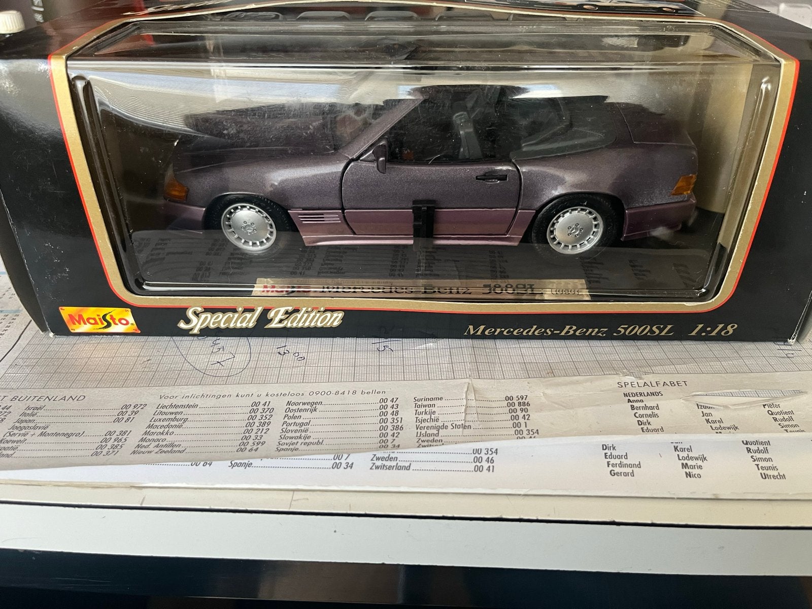 Maisto Mercedes-Benz 500SL (1989) Schaalmodel 1:18, Hobby en Vrije tijd, Modelauto's | 1:18, Ophalen of Verzenden, Zo goed als nieuw
