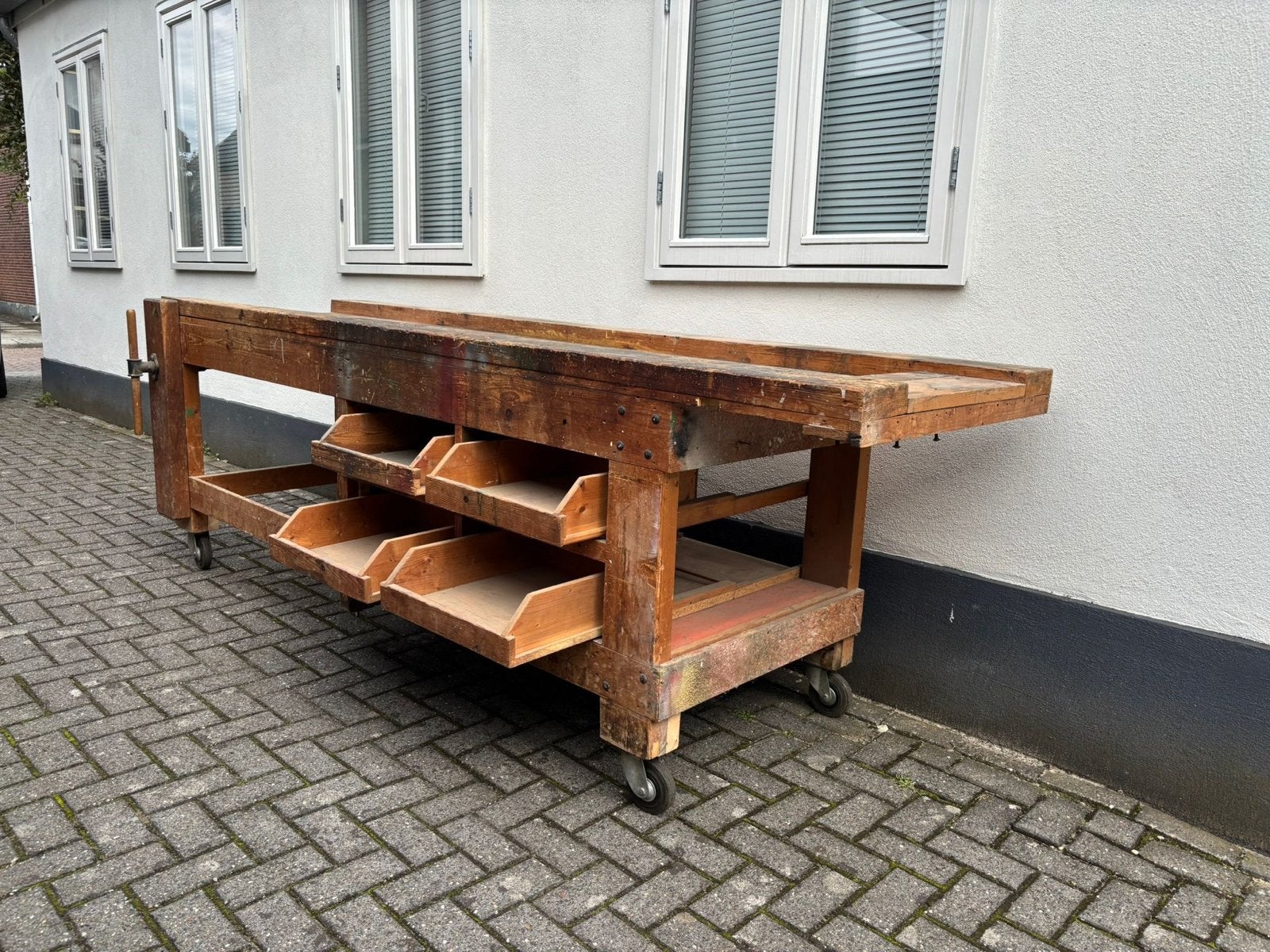 Robuuste werkbank met bankschroef en lades, Doe-het-zelf en Verbouw, Werkbanken, Ophalen of Verzenden, Gebruikt, 170 cm of meer