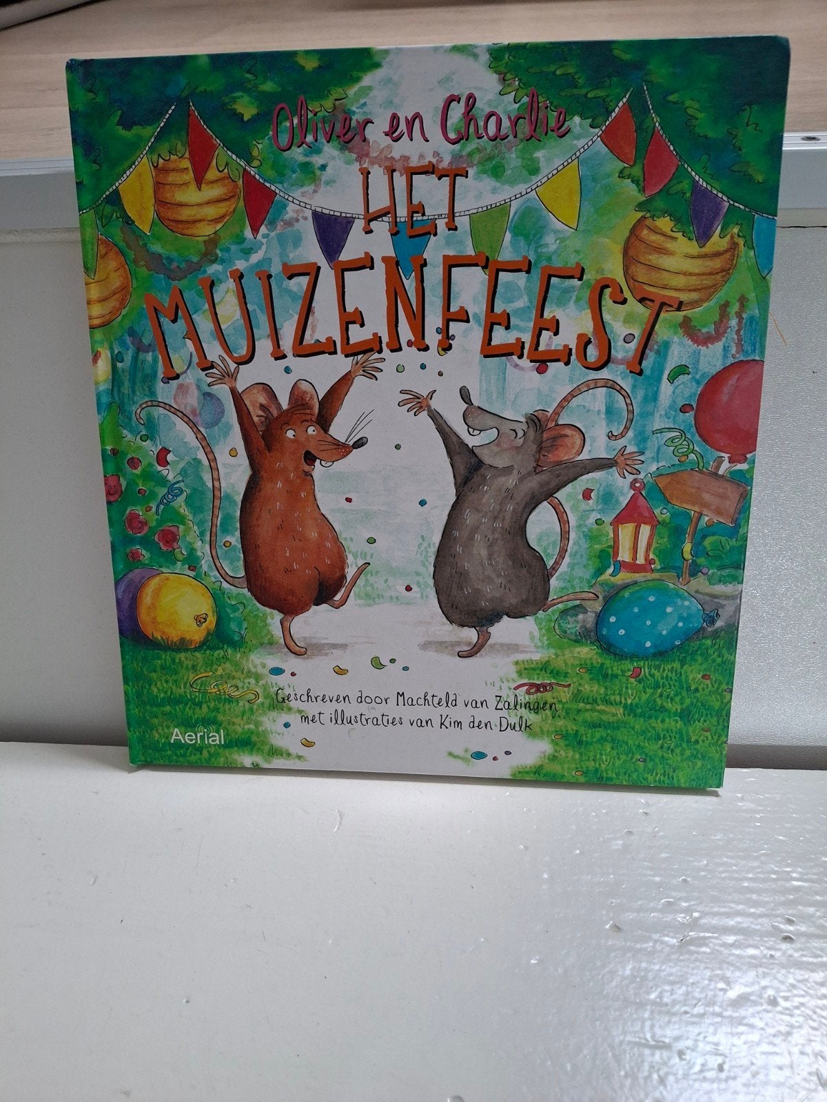 Oliver en Charlie: Het Muizenfeest - Kinderboek, Ophalen of Verzenden, Zo goed als nieuw, 3 tot 4 jaar