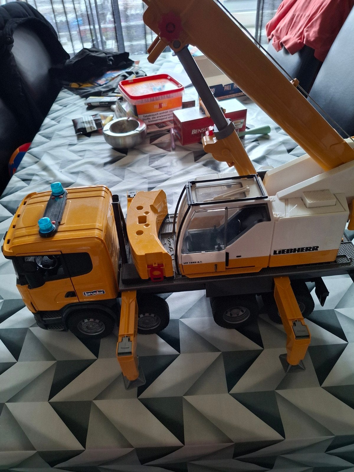 Bruder speelgoed, Ophalen