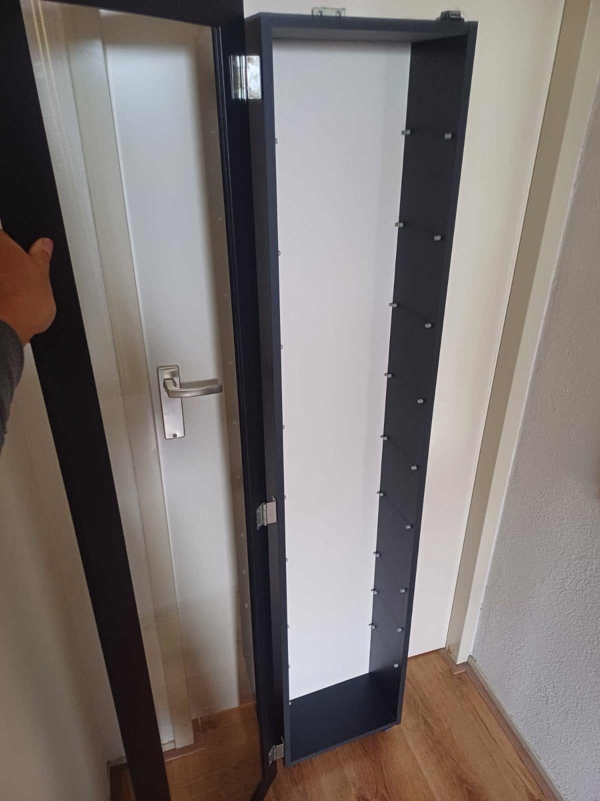 Zwarte vitrinekast voor verzamelingen (DVD/CD/miniatuur), Huis en Inrichting, Ophalen, Zo goed als nieuw, 25 tot 50 cm, 150 tot 200 cm