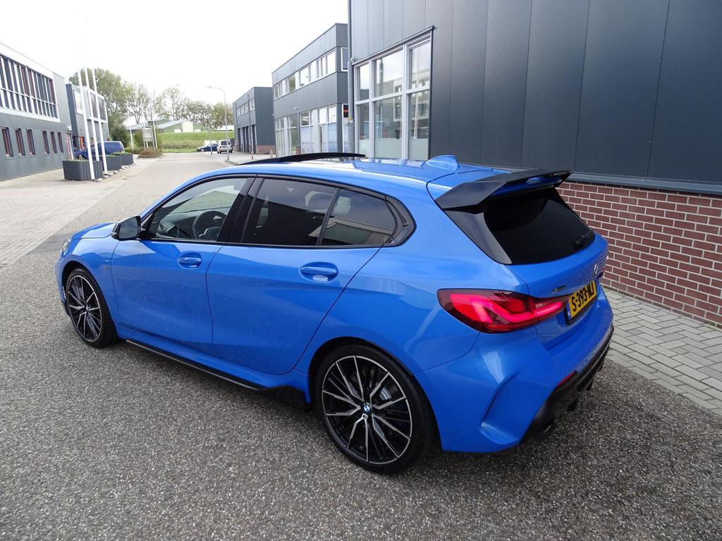BMW 1-serie M135i xDrive High Executive PANORAMADAK|HARMAN/K, Auto's, BMW, 1998 cc, Gebruikt, 4 cilinders, Blauw