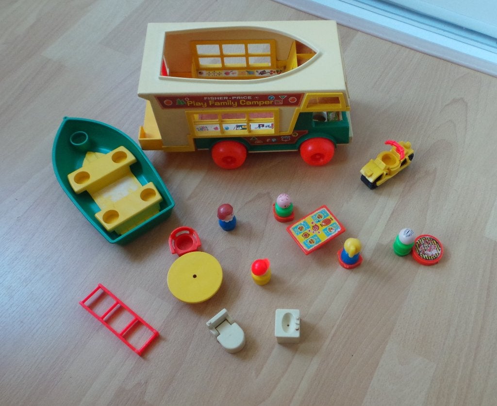 Fisher Price camper + accessoires + poppetjes € 25, Ophalen, Gebruikt, Speelset