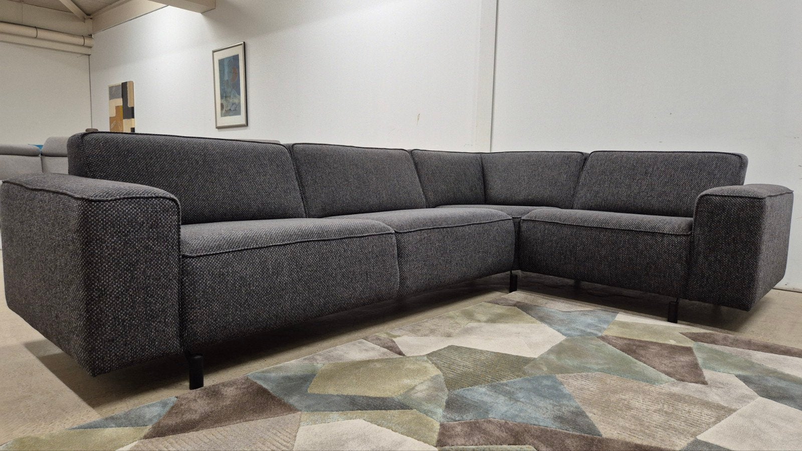 Foto 3 van antraciet grijze Inhouse design hoekbank in zeer goede staat