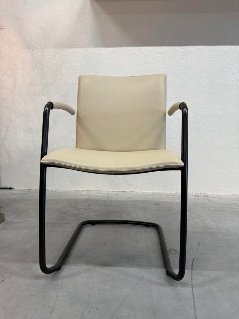 (1) Nieuw Leolux Freyr eetkamerstoel Off white leer stoel, Huis en Inrichting, Leolux, Overige kleuren, Nieuw, Leer