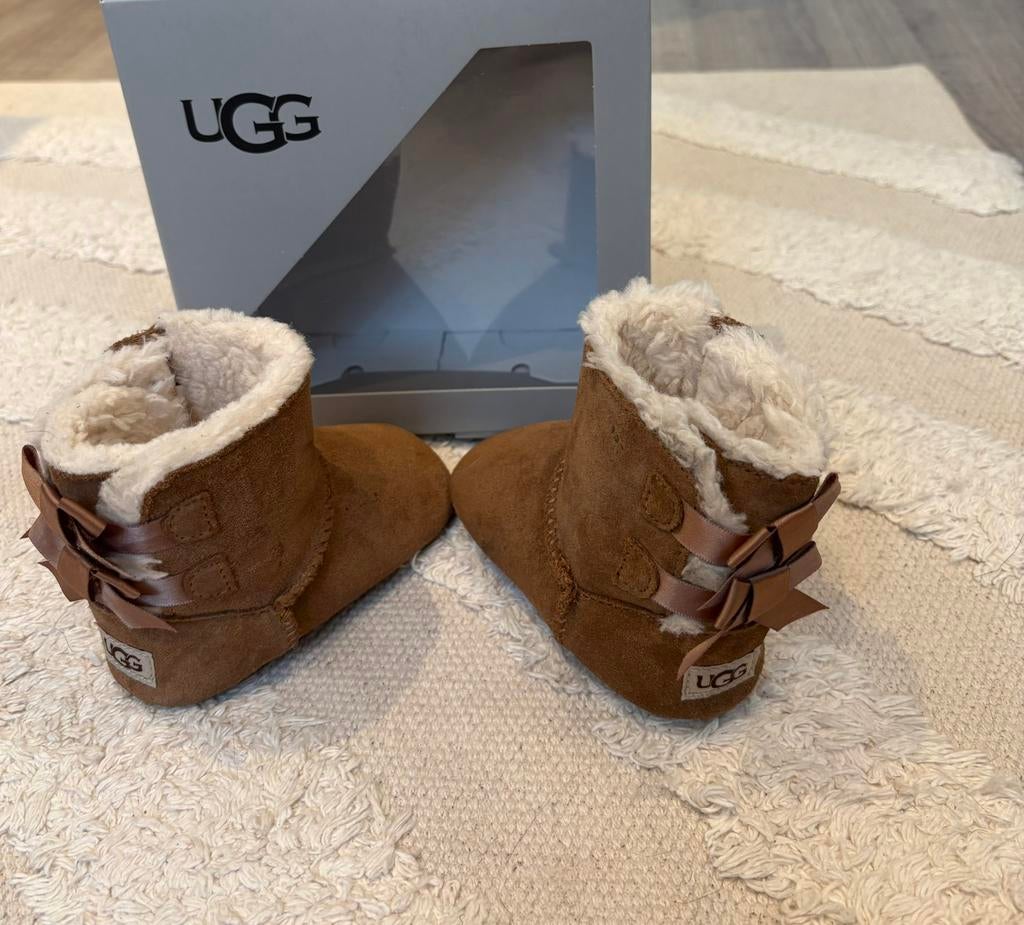 Meisjes UGG 6-12 maanden, Ophalen of Verzenden, Zo goed als nieuw, Meisje, Laarsjes