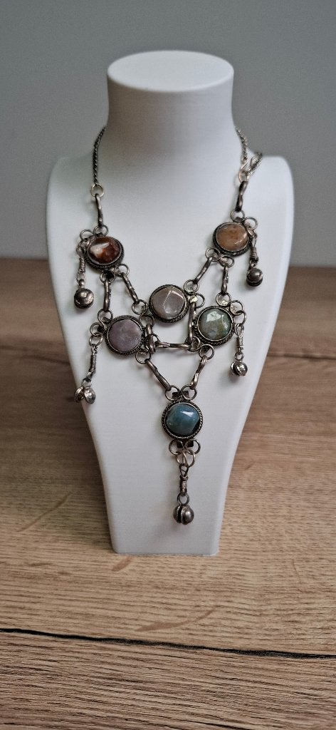 Bohemien ketting natuurstenen en zilverkleurig vintage, Ophalen, Overige materialen, Gebruikt, Onbekend