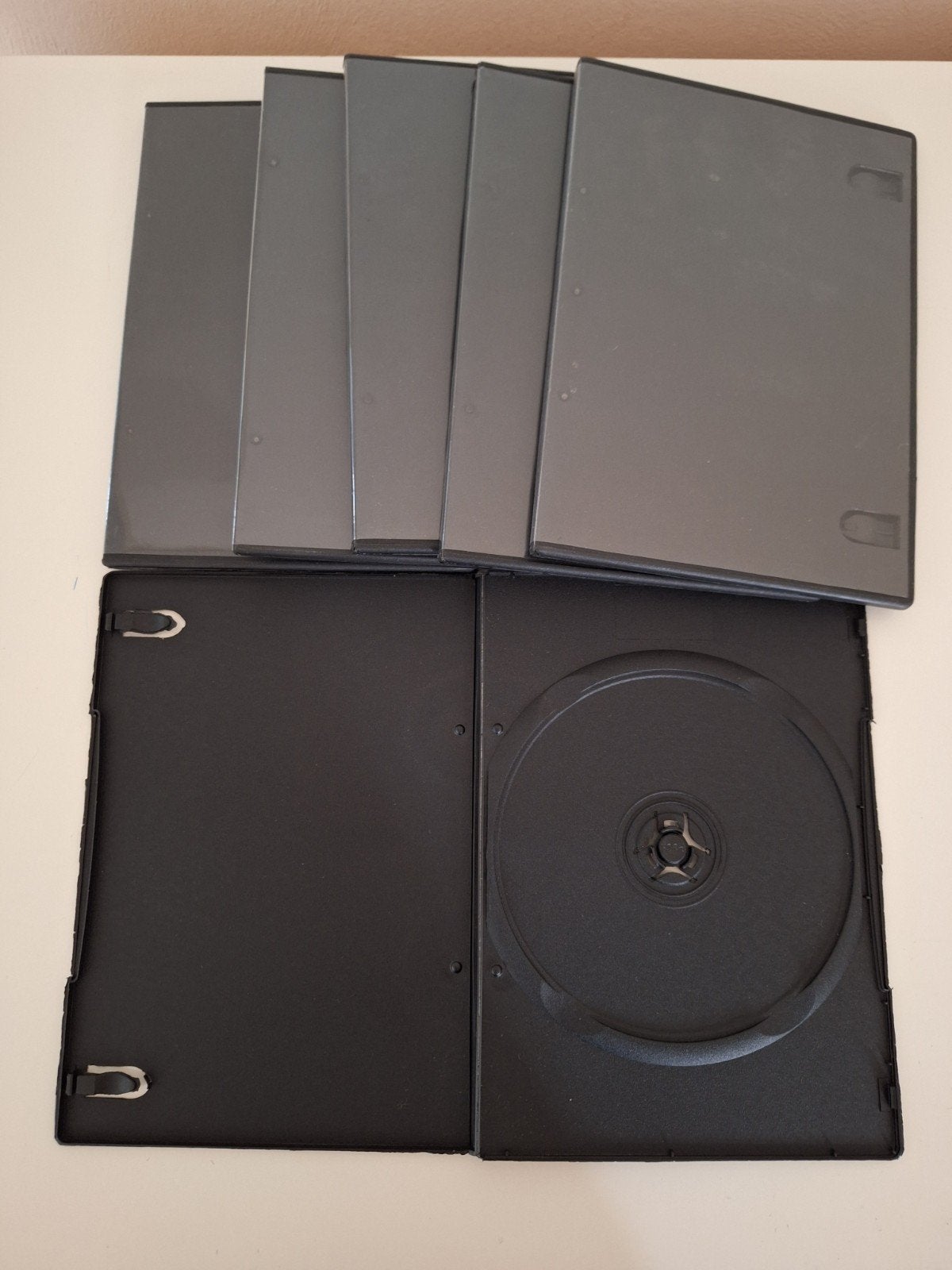 gratis 6 lege dvd/cd doosjes  ophalen, Cd's en Dvd's, Alle leeftijden, Ophalen, Zo goed als nieuw