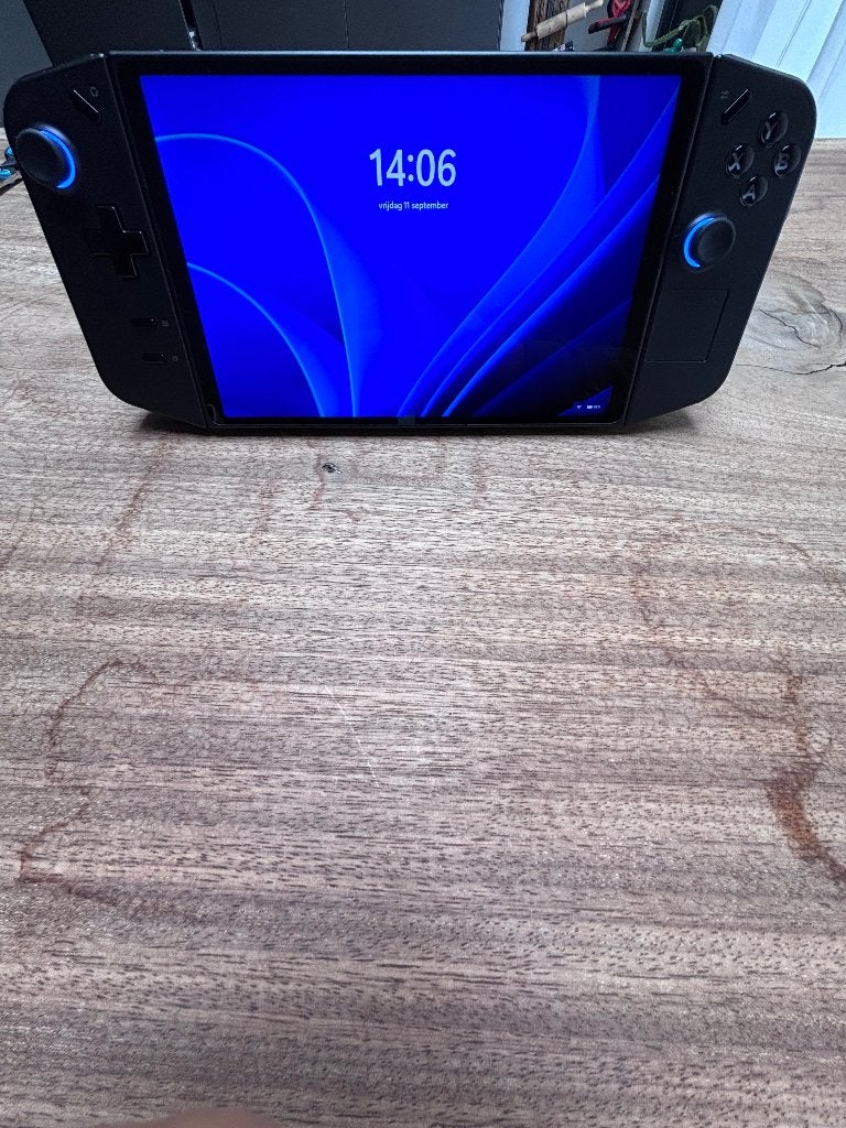 Gaming handhold legion go met een Case + oplader, 1 speler, Zo goed als nieuw, Eén computer, Vanaf 7 jaar