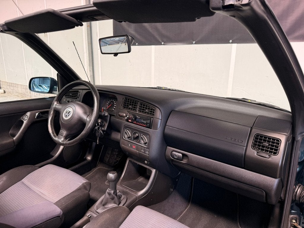 Volkswagen Golf Cabriolet 2.0 Trendline, Auto's, Stof, Gebruikt, Zwart, 4 cilinders