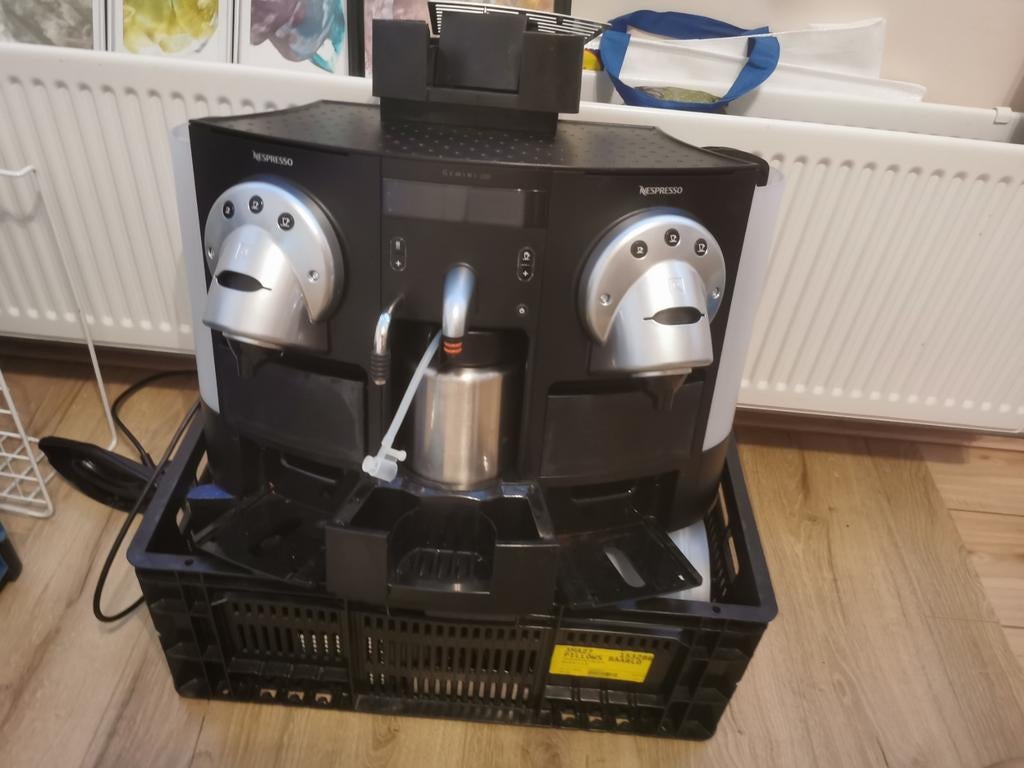 Nespresso apparaat - Zo goed als nieuw, Witgoed en Apparatuur, Koffiezetapparaten, Koffiepads en cups, Espresso apparaat, Ophalen of Verzenden