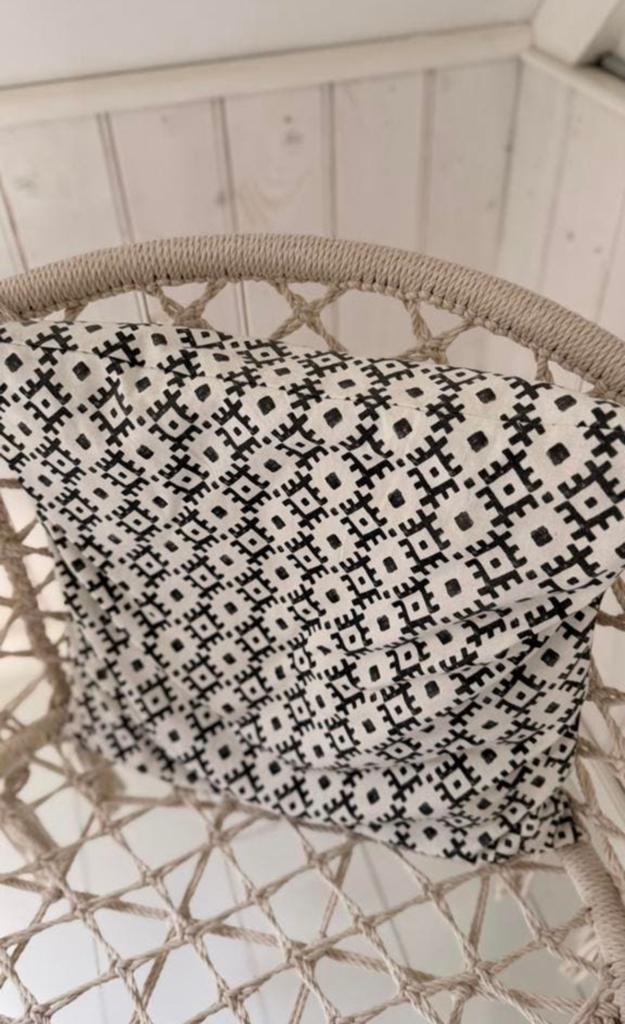 Blauw Aztec Kussen - Decoratief en Stijlvol, Ophalen of Verzenden, Nieuw, Blauw, Vierkant