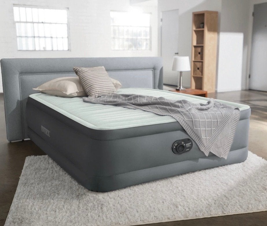 Intex Queen Size Luchtbed met Ingebouwde Pomp, Ophalen, Tweepersoons, Zo goed als nieuw, 200 cm