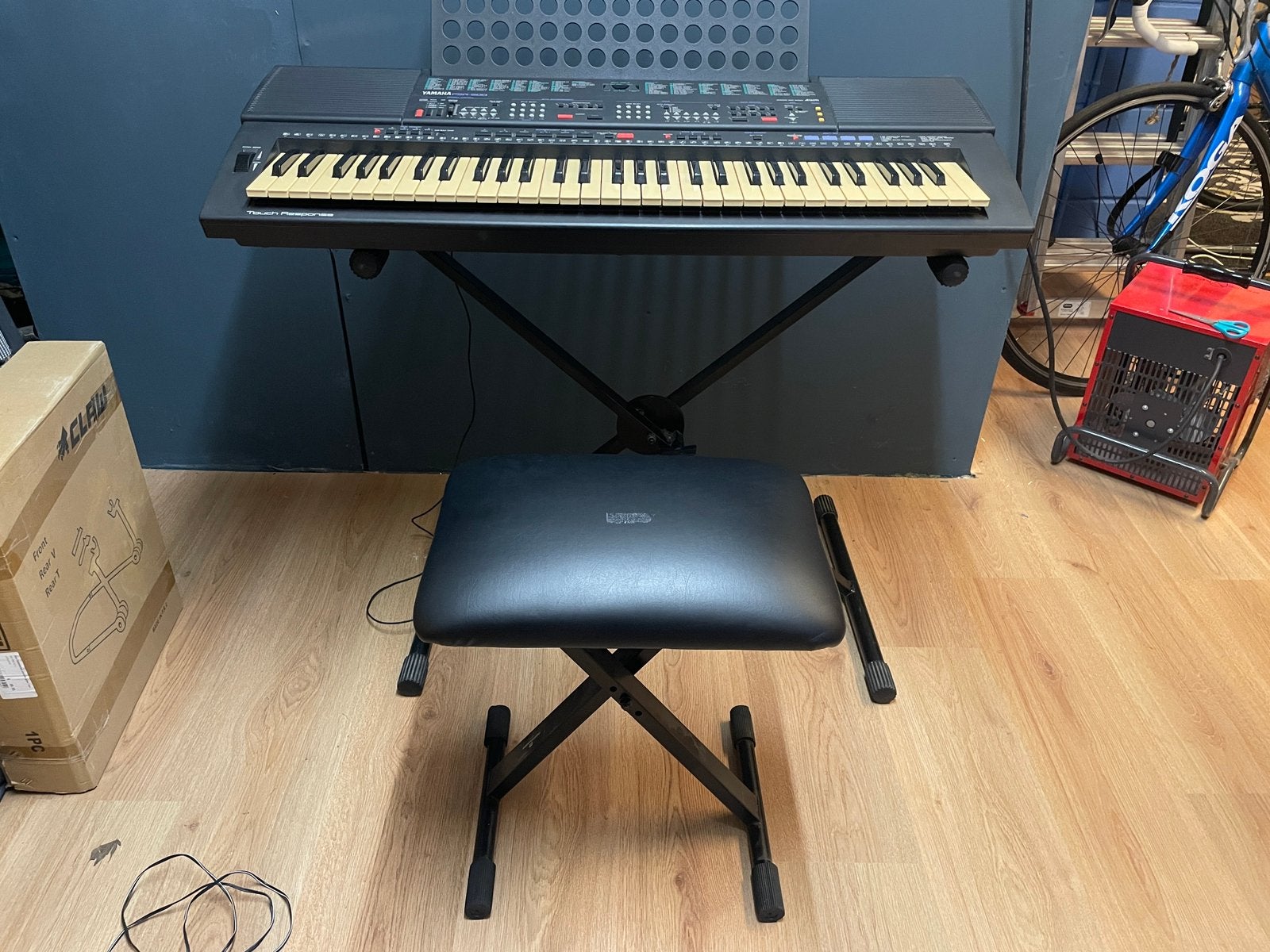 Yamaha PSR-500 Keyboardspeler met standaard en kruk, Muziek en Instrumenten, Keyboards, Yamaha, Ophalen of Verzenden, Aanslaggevoelig