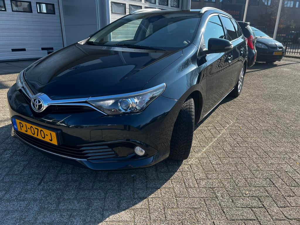 Toyota Auris 1.2T 116pk 2017 Grijs, Auto's, Start-stop-systeem, 4 cilinders, Origineel Nederlands, Zilver of Grijs