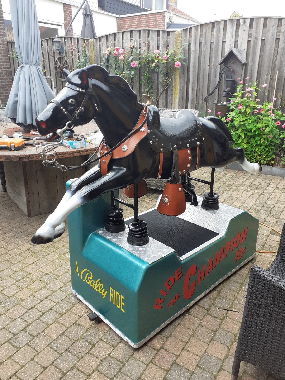 Antieke Palomino Kiddie Ride Paard - Gerestaureerd & Werkend, Ophalen, Zo goed als nieuw