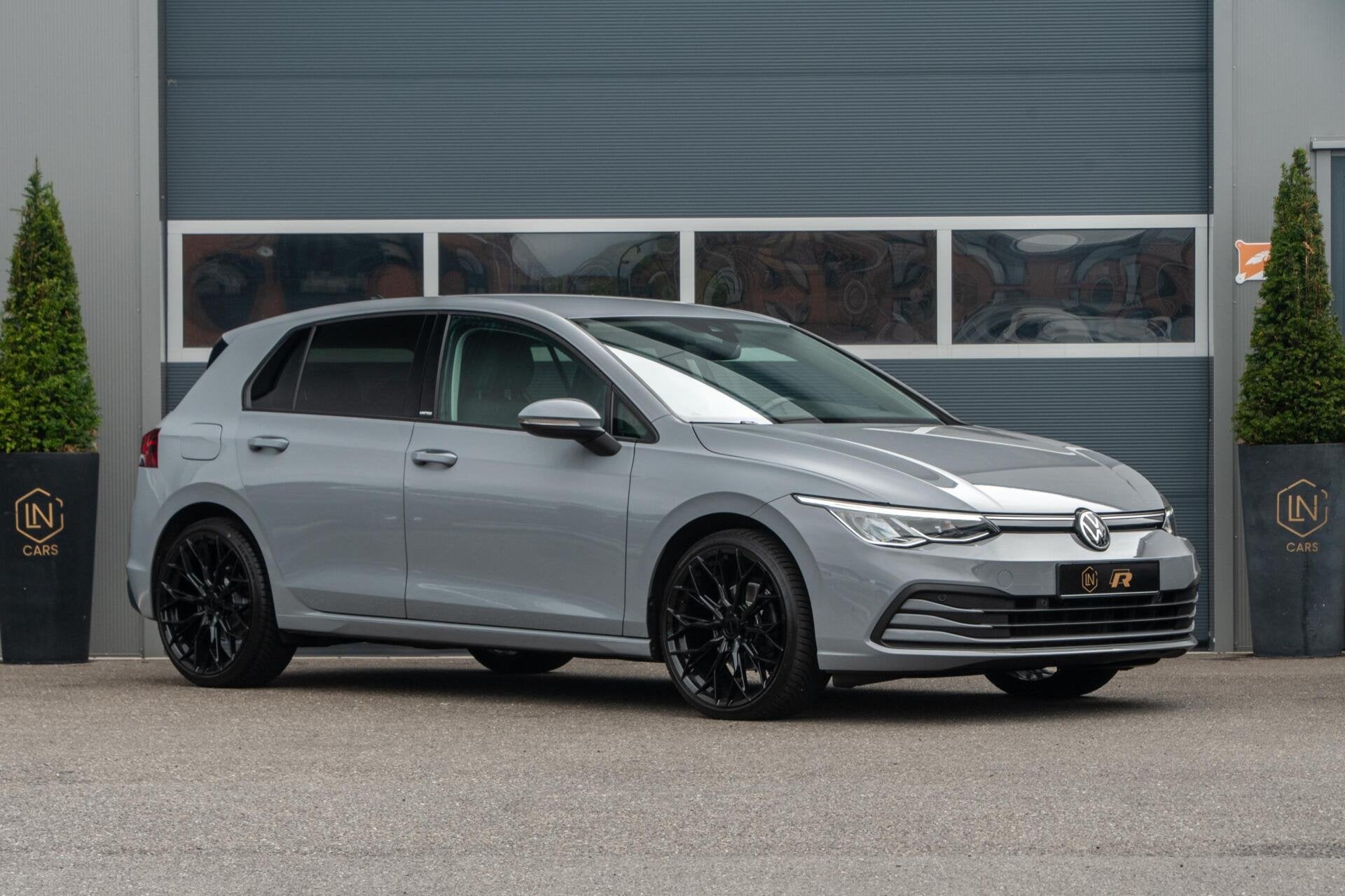 Volkswagen Golf 1.0 eTSI Life|Sfeerverlichting|stuurverwarmd, Auto's, Stof, Gebruikt, Met garantie (alle), 1202 kg