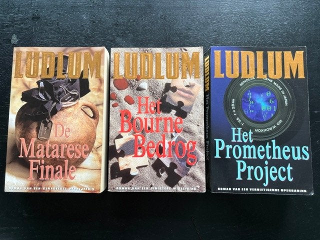 Robert Ludlum 3 x grote paperback, Ophalen of Verzenden, Gelezen