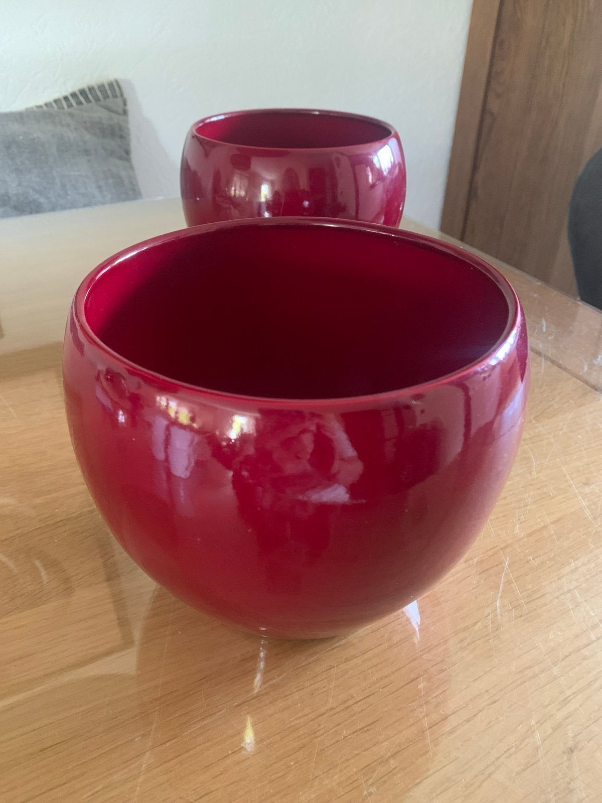 2 mooie donkerrode bloempotten - 15cm diameter, 14cm hoog, Ophalen of Verzenden, Zo goed als nieuw