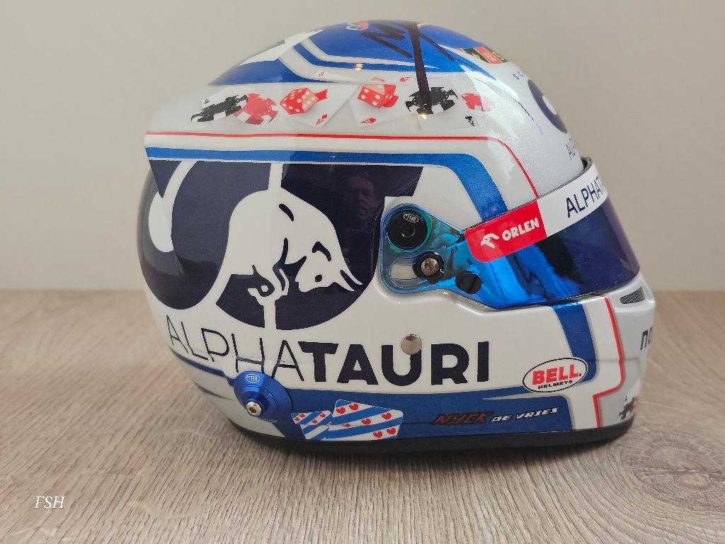 SALE: Helm 1:2 N. de Vries, GP Monaco ‘23, Gesigneerd. NIEUW, Verzamelen, Ophalen of Verzenden, Nieuw, Formule 1