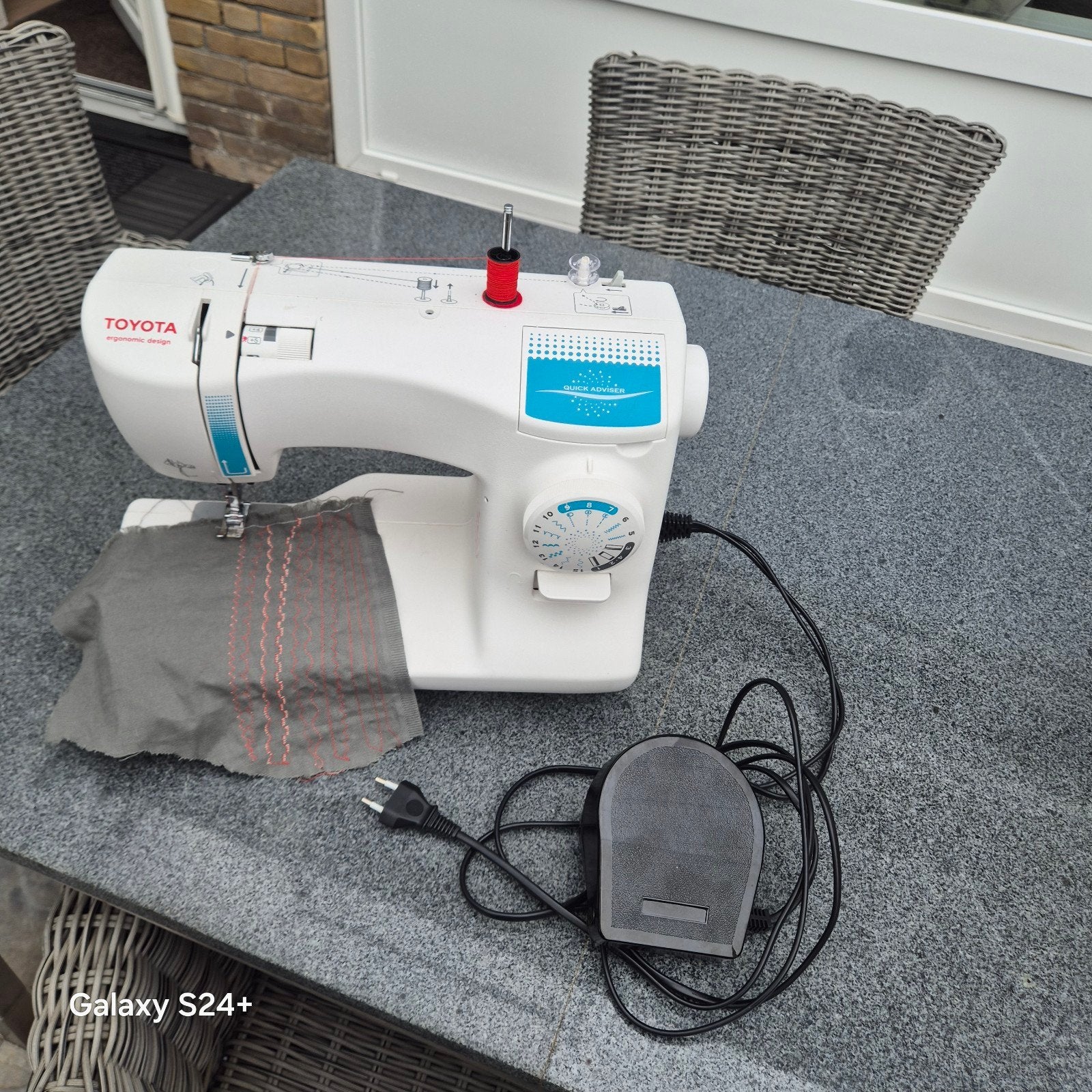 TOYOTA naaimachine te koop, Ophalen, Zo goed als nieuw, Naaimachine, Overige merken