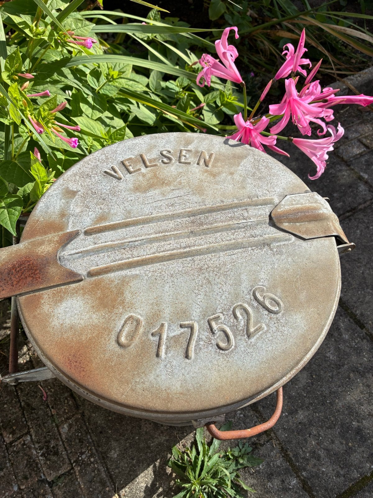 Zinken afvalemmer met opdruk velsen, Ophalen